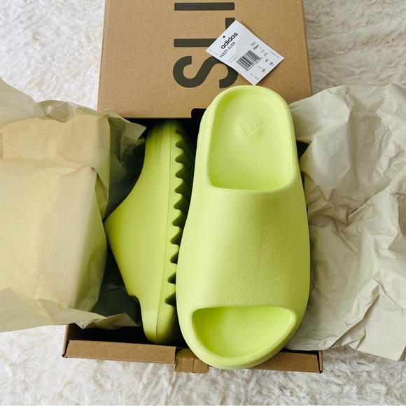 💚🦠Adidas Yeezy Slides Glow Green (HQ6447) Men's Size 7 Women’s 8 - 8.5 🦠💚 - Picture 3 of 6